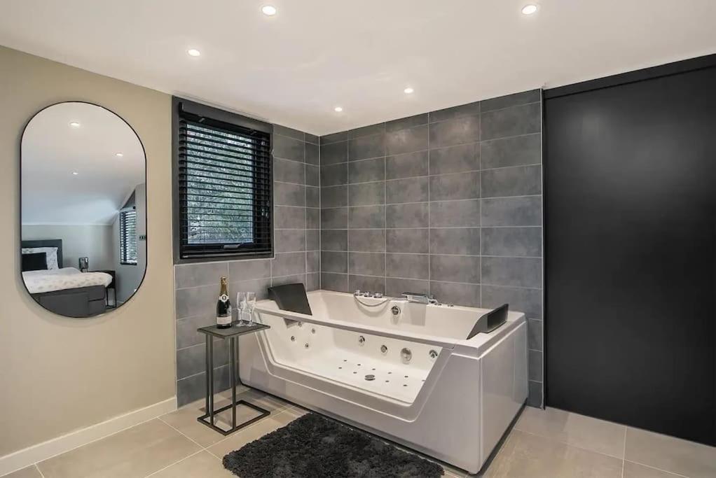 Relaxed Luxe "Boszichthuisje" Met Jacuzzi Bospark Ijsselheide Hattemerbroek Exterior foto